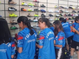 Yağmur Spor Yıldız Kız Futbol Takımına Destek