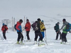 Muş’ta Dağ Kayağı Antrenörlük Kursu İçin Başvurular…